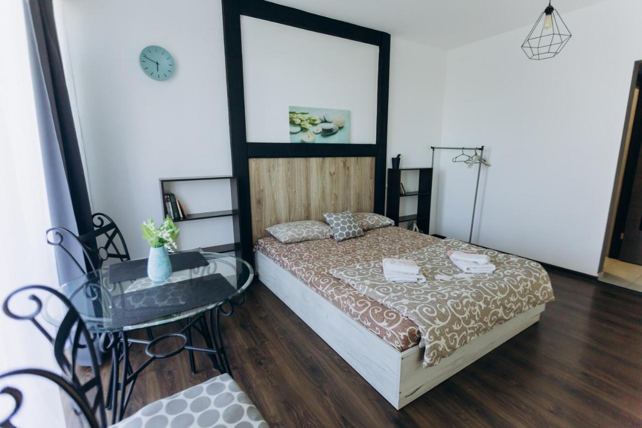 Apartments Біля Жд Вокзалу Ivano Frankivsk Bagian luar foto